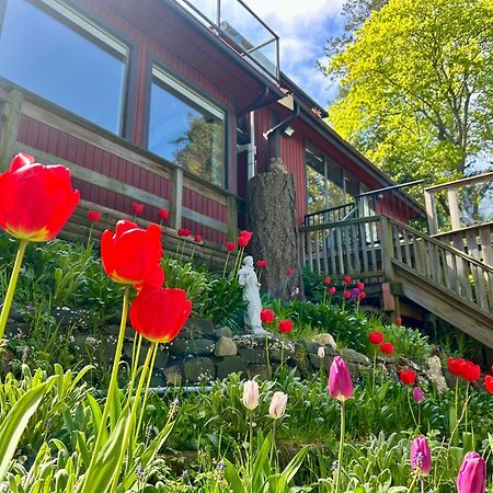 Shangrila Waterfront Vacation Home Bedwell Harbour Екстериор снимка