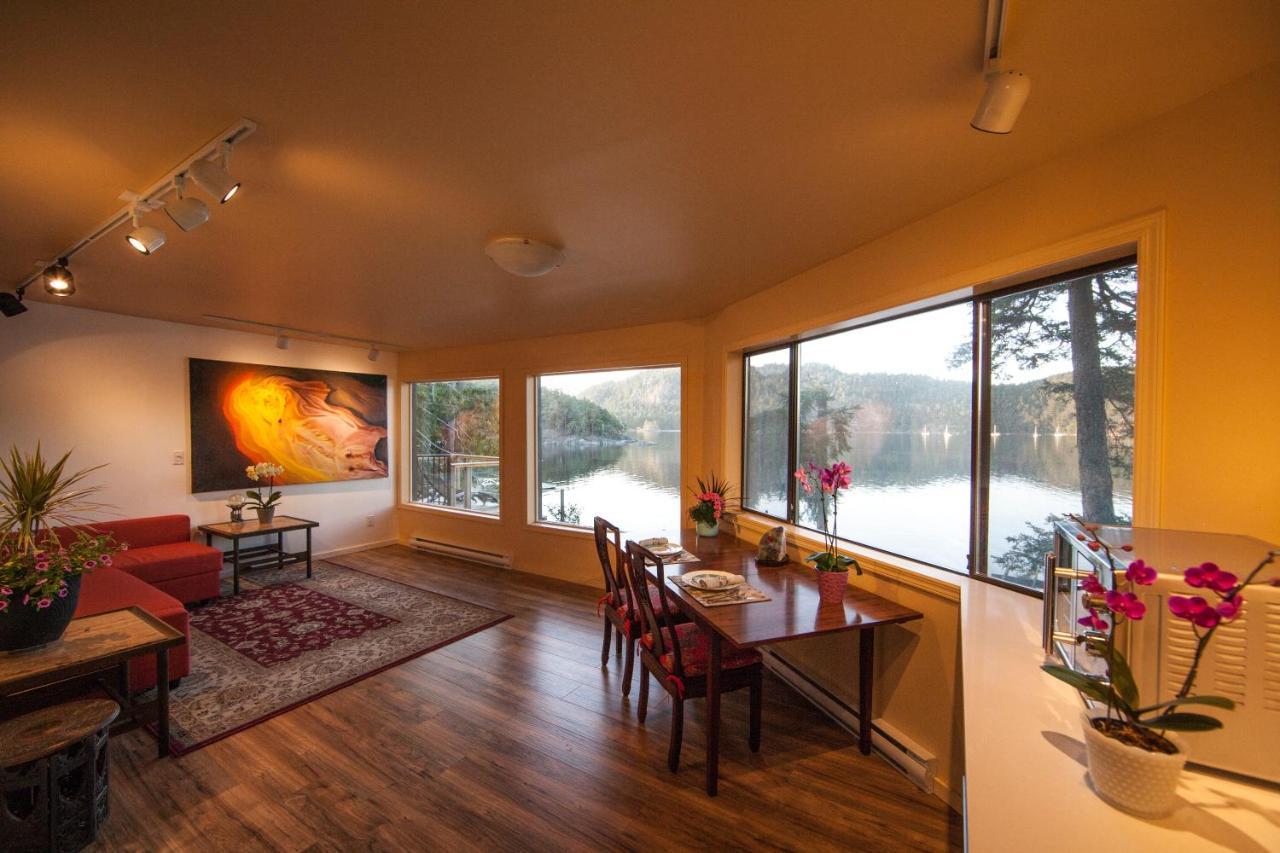 Shangrila Waterfront Vacation Home Bedwell Harbour Екстериор снимка