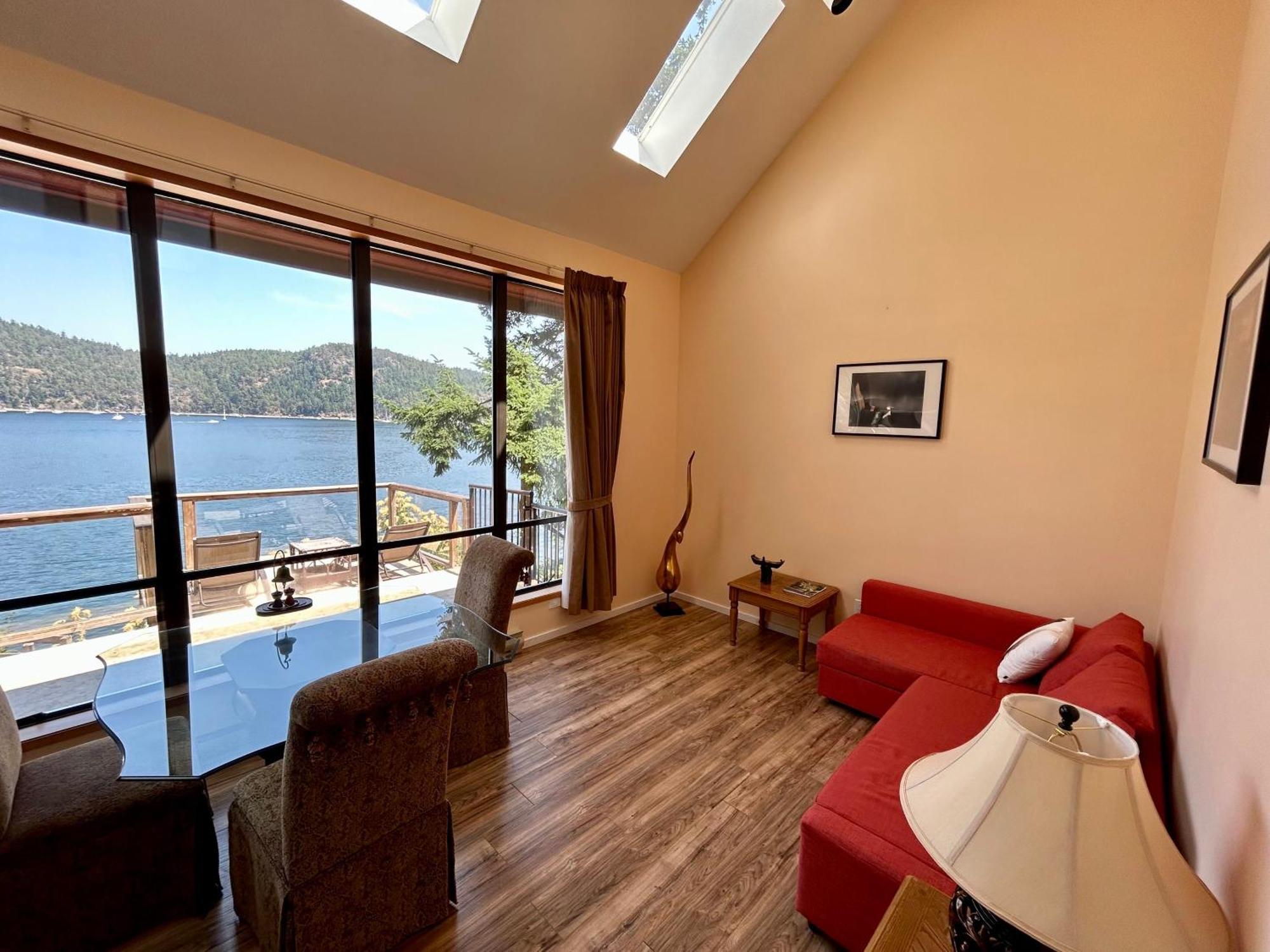 Shangrila Waterfront Vacation Home Bedwell Harbour Екстериор снимка