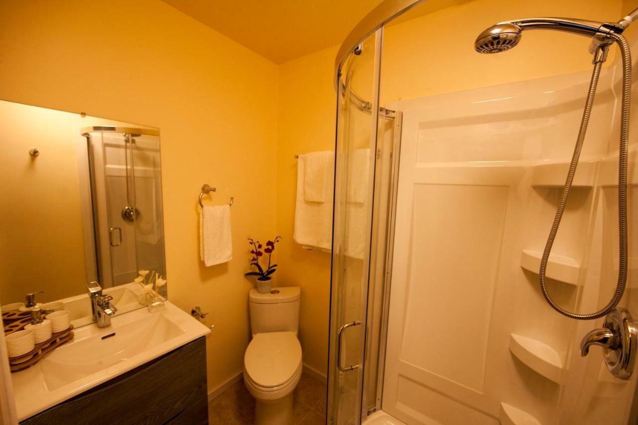 Shangrila Waterfront Vacation Home Bedwell Harbour Екстериор снимка