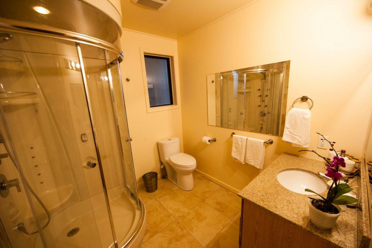 Shangrila Waterfront Vacation Home Bedwell Harbour Екстериор снимка